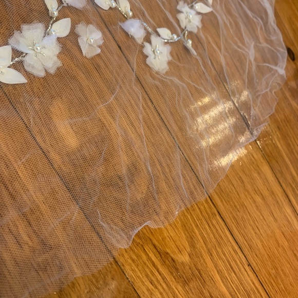 Sara Gabriel Wedding Veil $749 - Picture 8 of 8